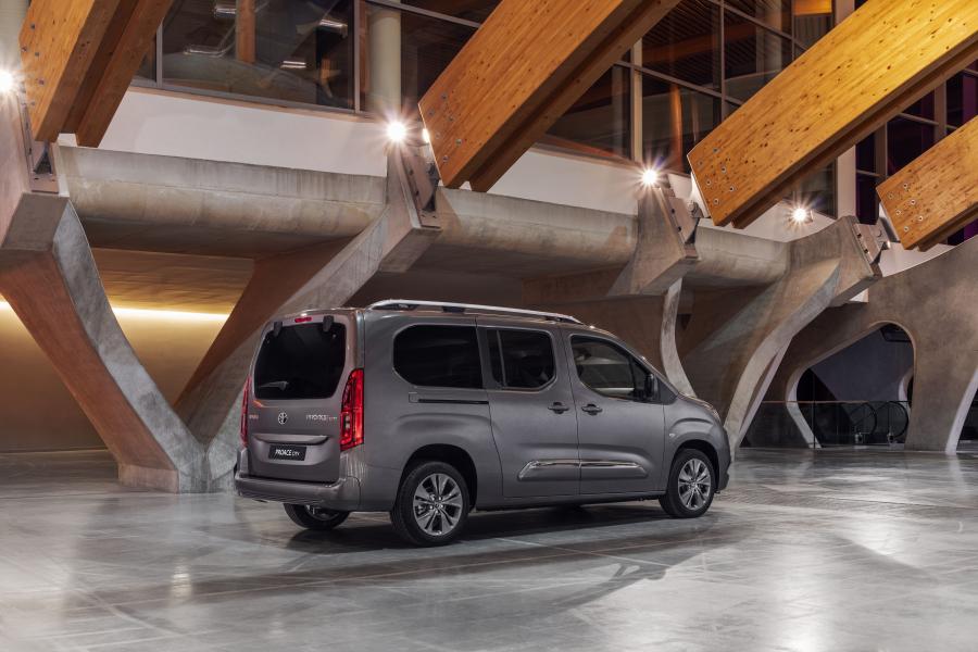  Toyota ProAce City Verso Long 2019 года  (EU) (фото 2 из 34)